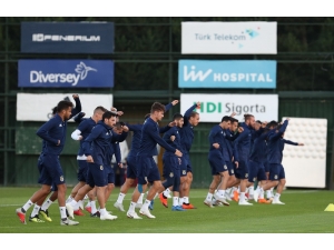 Fenerbahçe, Başakşehir Maçı İçin Kampa Girdi