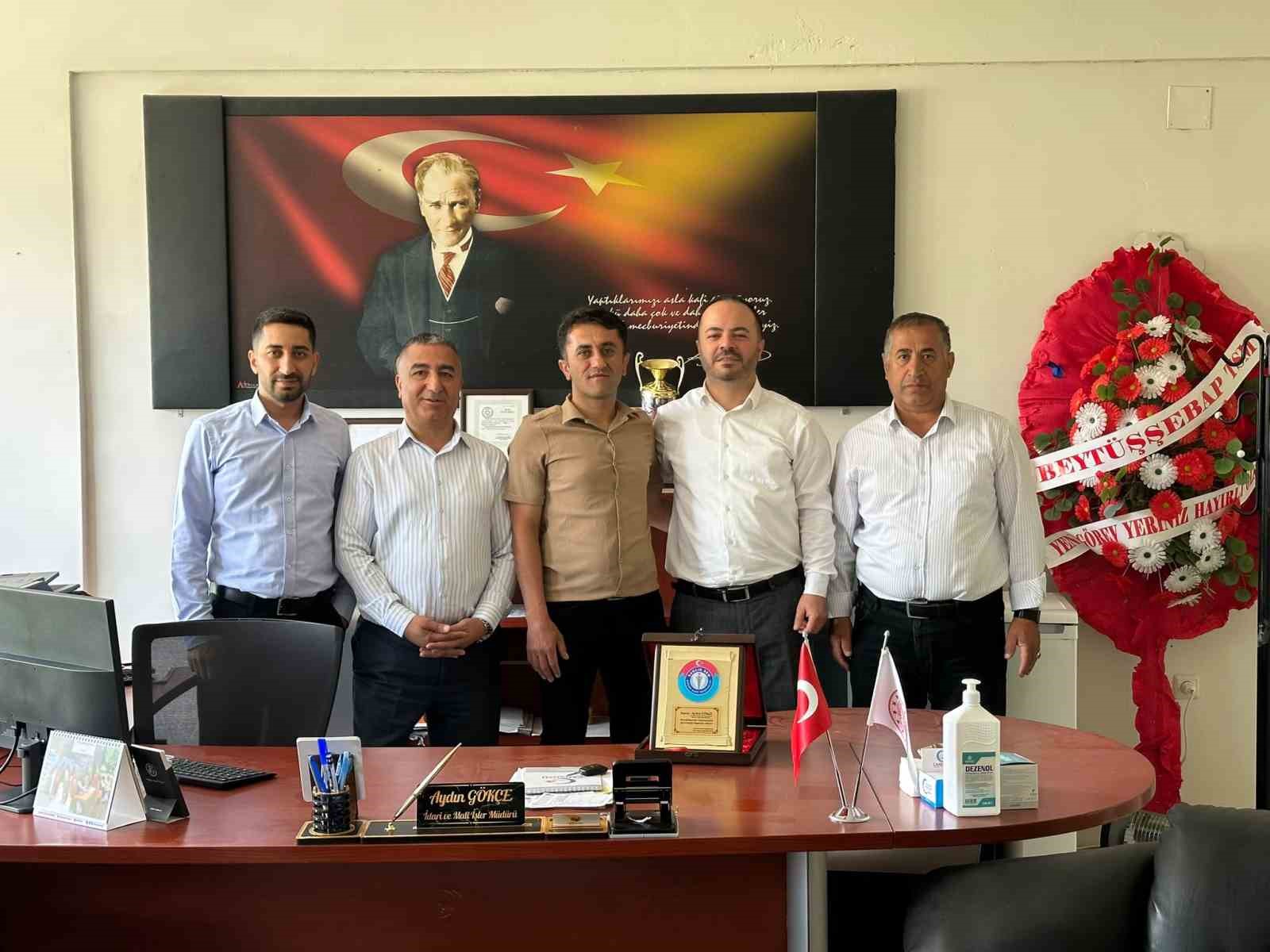 saglik-sen-saglik-calisanlari-insan-hayatini-oncelerken-yogun-is-temposuyla-da-mesleginden-bezdiriliyor