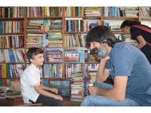 Mardin’in Tek Sahafı Yoğun İlgi Görüyor