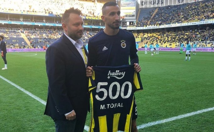 Fenerbahçe'de Mehmet Topal'a Plaket
