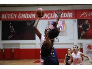 Bayraklı’nın Kızları Mardin Büyükşehir Belediyesi’ni Yendi