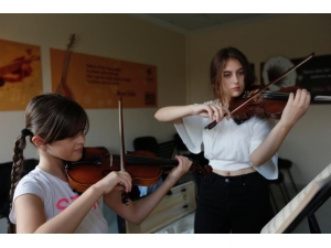 Küçükçekmece Müzik Akademisi Başarıdan Başarıya Koşuyor