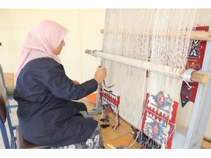 Bu Kilimler 120 Yıl Solmuyor