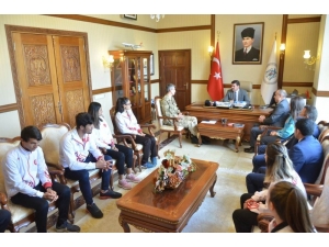 Erzincan’da Ki Milli Sporcular, Vali Arslantaş’ı Ziyaret Etti