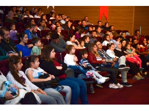 Önyargılı Olmanın Zararlarını Tiyatroyla Öğrendiler