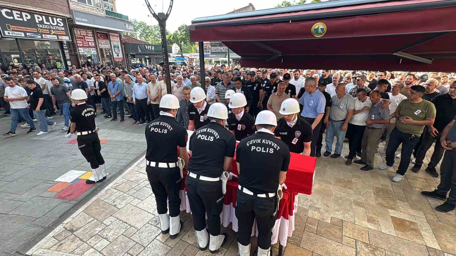 evinde-kalp-krizi-geciren-polis-memuru-son-yolculuguna-ugurlandi