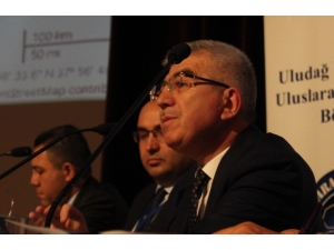 Prof. Arı: "Abd Esad’ın Gitmesinden Çok Kalmasından Yana"