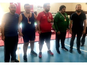 Nilüfer Belediyesi Gesk Halterde 4 Madalya Aldı