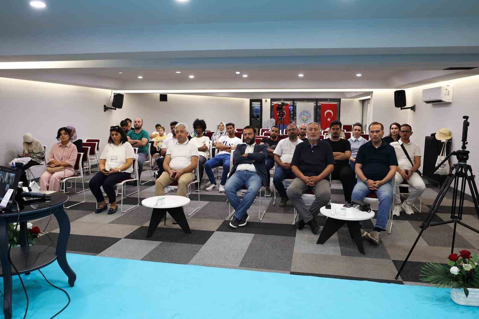 kayu-de-gazze-de-universite-olmak-temali-program-gerceklestirildi