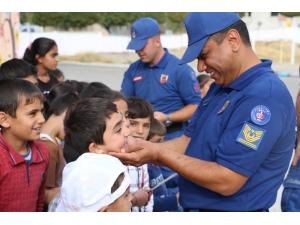 Jandarma İle Çocuklar Daha Güvende