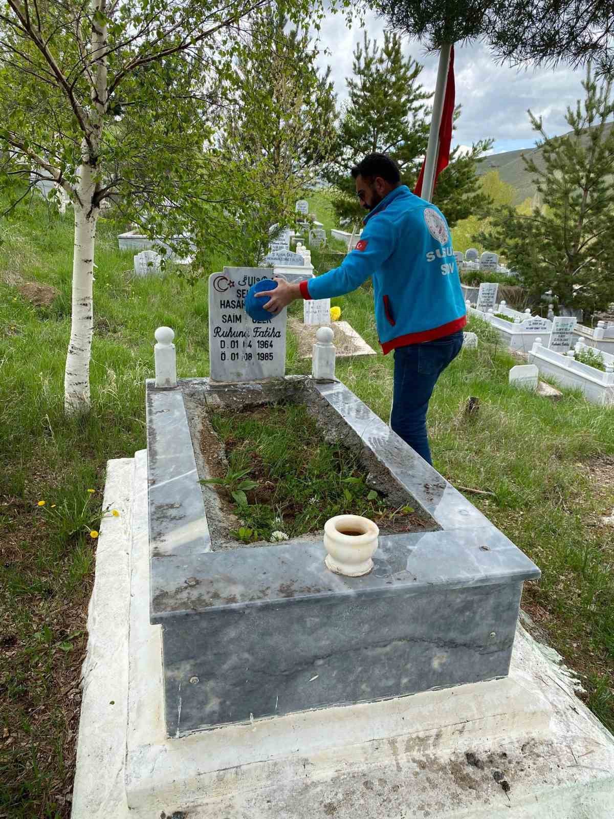 susuz-da-sehit-kabirleri-bayram-oncesi-ozenle-temizlendi