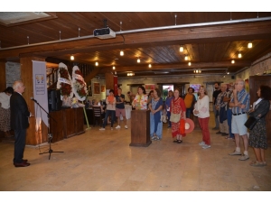 Kuşadası’nda Renk Teorisi Temalı Sergi Açıldı