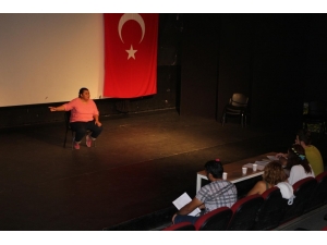 Kuşadası Belediyesi Kadın Ve Yetişkin Tiyatrosu Seçmeleri Tamamlandı