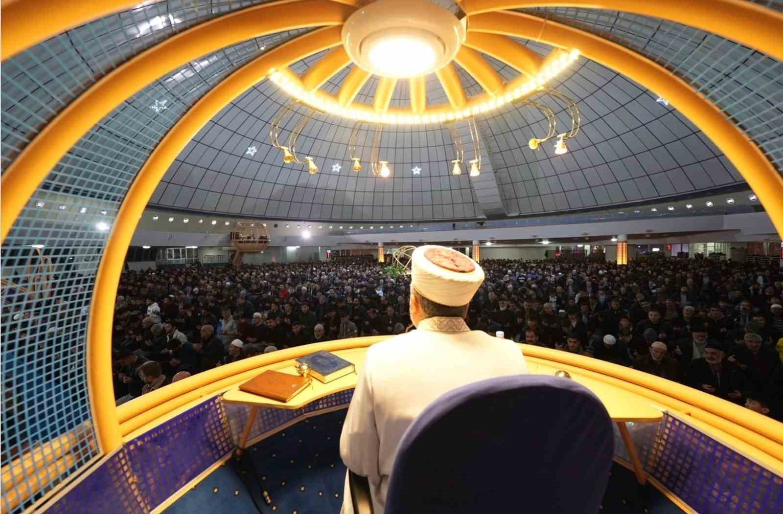 diyanet-ten-cuma-hutbesinde-aile-olmak-vurgusu