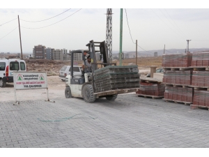 Karaköprü’de Yol Yapım Çalışmaları Sürüyor