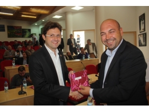 Meclis Üyelerine Kitap Hediye Edildi