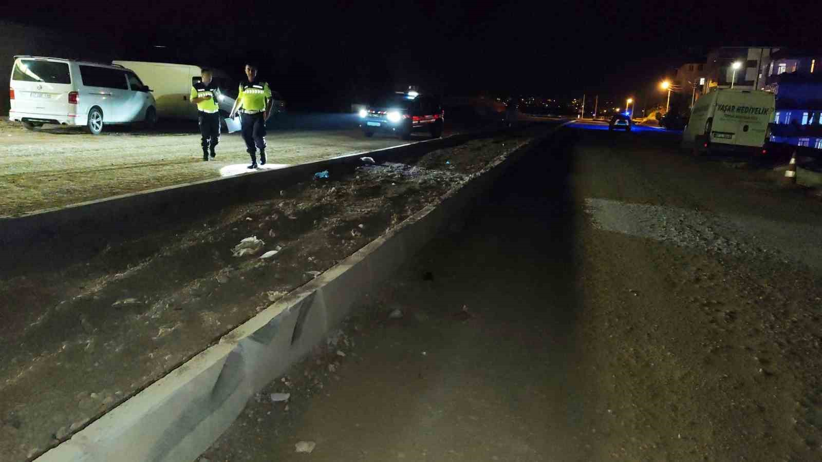 antalya-da-kontrolden-cikan-otomobil-refuje-carpti-1-yarali