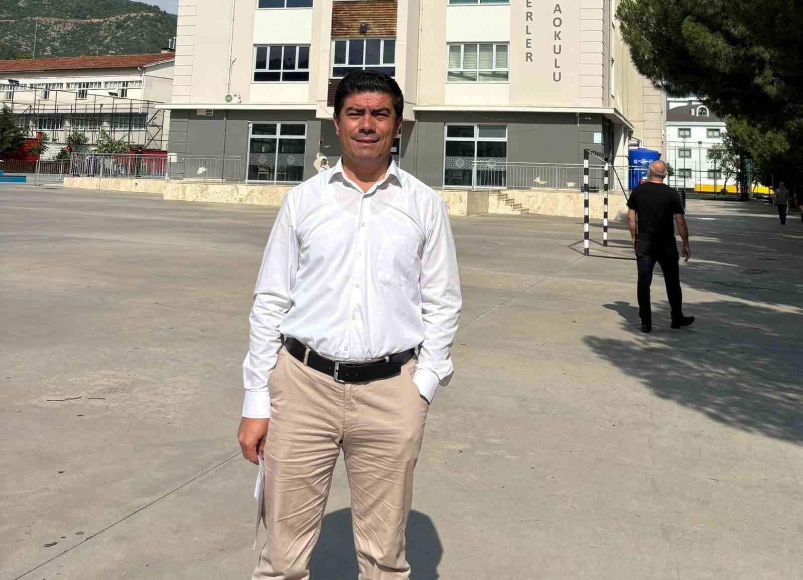 7-universite-bitiren-emekli-asker-9-su-icin-sinava-girdi
