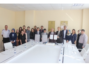 Van Yyü’ye ‘Akreditasyon’ Sertifikası