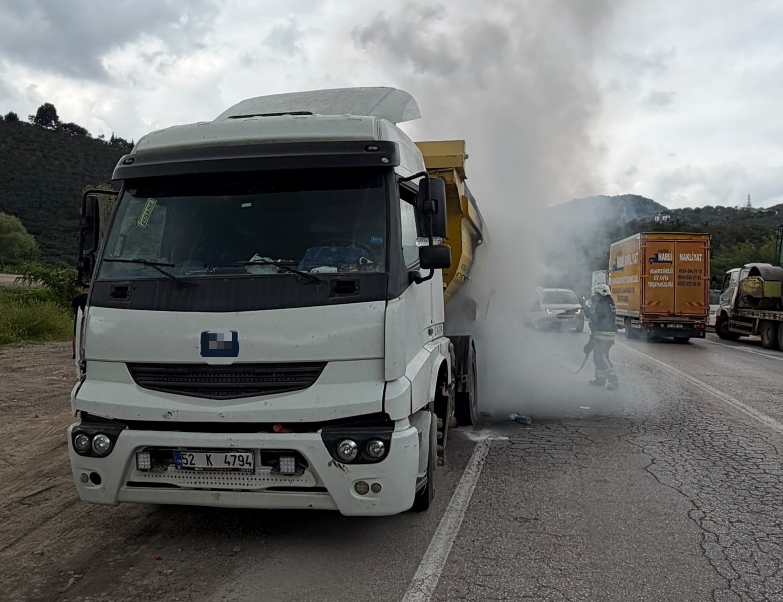ordu-da-seyir-halindeki-hafriyat-kamyonunda-yangin