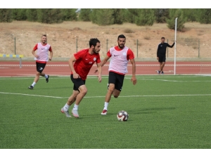 Karaköprü Belediyespor Hazırlıklarını Sürdürüyor