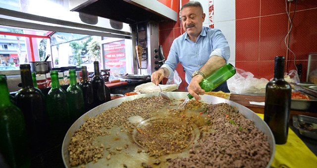 Ak Parti Milletvekili Hacı Özkan, Tantuni Tezgahının Başına Geçti