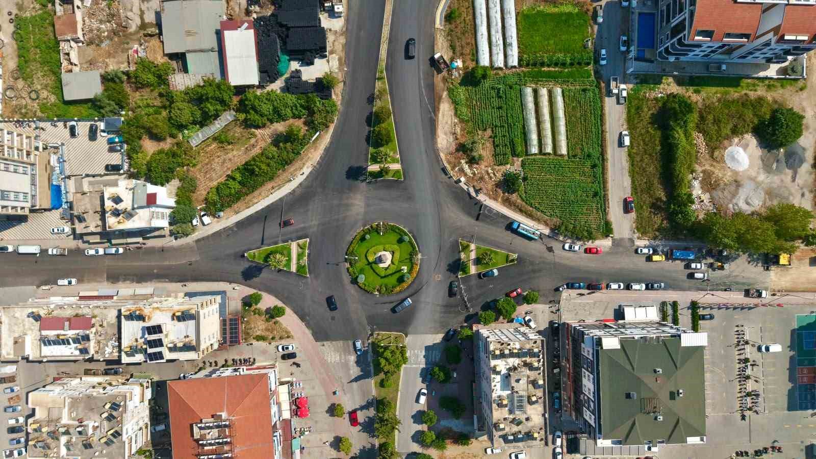 alanya-mahmutlar-mahallesi-nde-sicak-asfalt-calismalari-ilerliyor