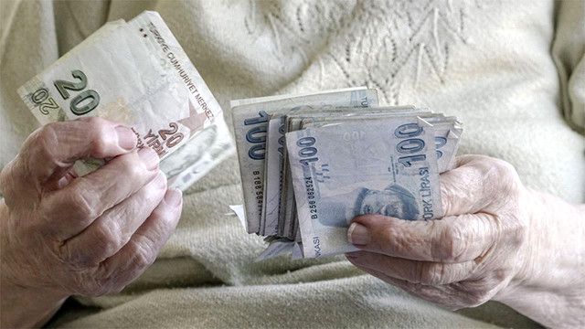 Yurt Dışında İkamet Eden Kadınlar, Çalışmadan Geçirdikleri Süreyi Emeklilik Hesaplarından Saydırabiliyor