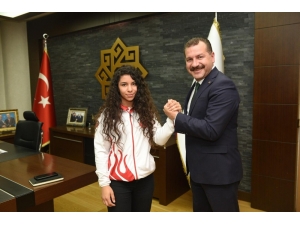 Karesisporlu Sporcular Şampiyona Yolcusu