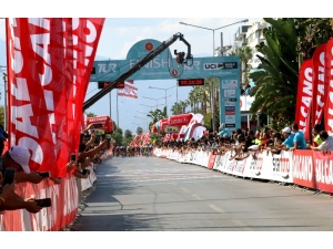 54. Cumhurbaşkanlığı Türkiye Bisiklet Turu’nun Alanya-antalya Etap Birincisi Sam Bennett Oldu