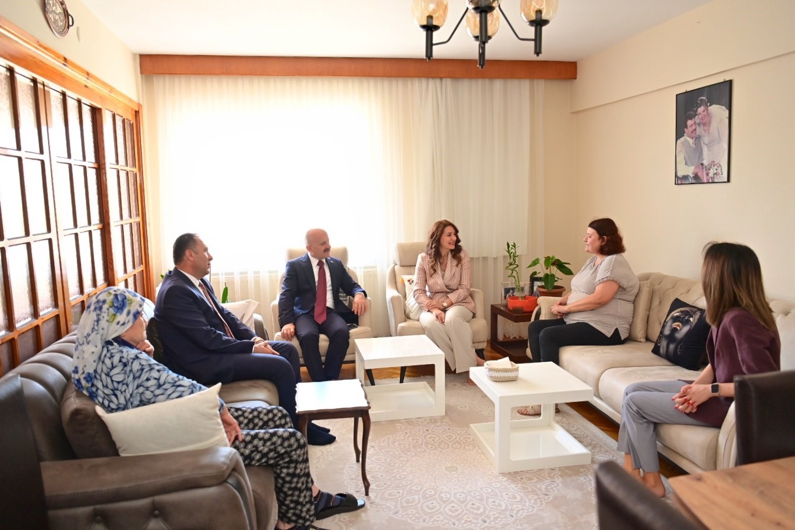 vali-varol-sehit-aileleriyle-bayramlasti