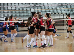 Çiftlikköy’ün Sultanları Evinde Kazandı