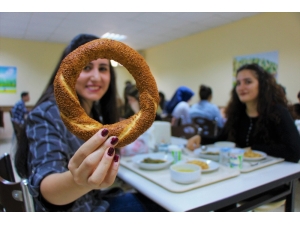 Bu Üniversitede Simit Fiyatına 4 Çeşit Yemek