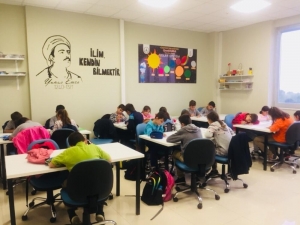 Bilgi Evi Öğrencileri Geleceğe Okuyarak Hazırlanıyor