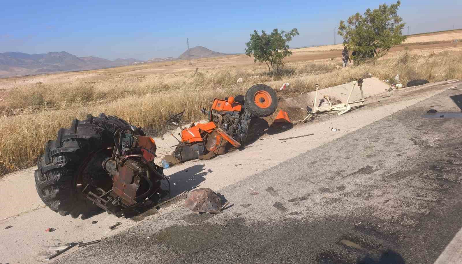 karaman-da-kamyonetle-traktor-carpisti-1-i-agir-2-yarali