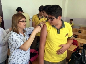 Öğrenciler Aşılanıyor