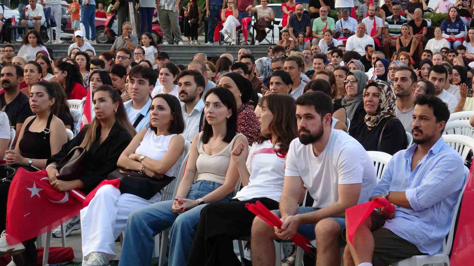 filenin-sultanlari-nin-final-heyecani-kartal-da-meydanlara-tasindi