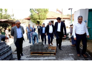 Kızılçukur Mahallesi Toz Ve Çamurdan Kurtuluyor