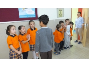 Çocuklar Güle Ağlaya Aşı Oldu