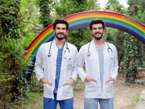 Tek Yumurta İkizi Doktorlar 26 Yıldır Hiç Ayrılmadılar