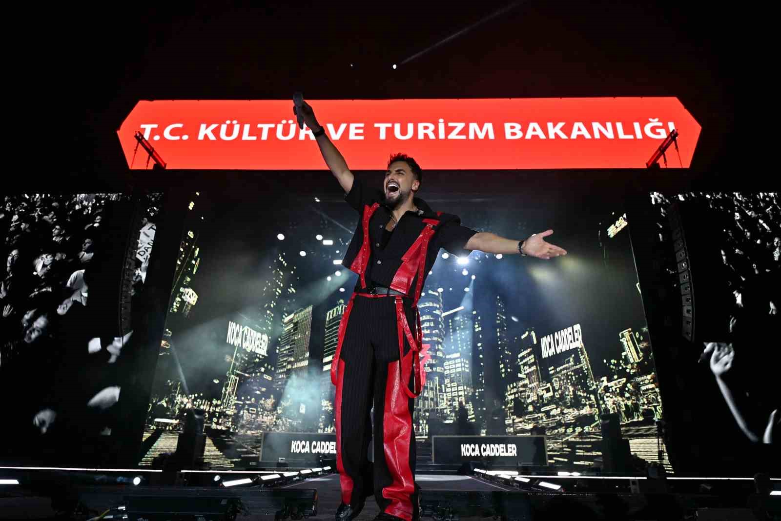 sefo-nun-sarkilari-erzurum-da-yankilandi