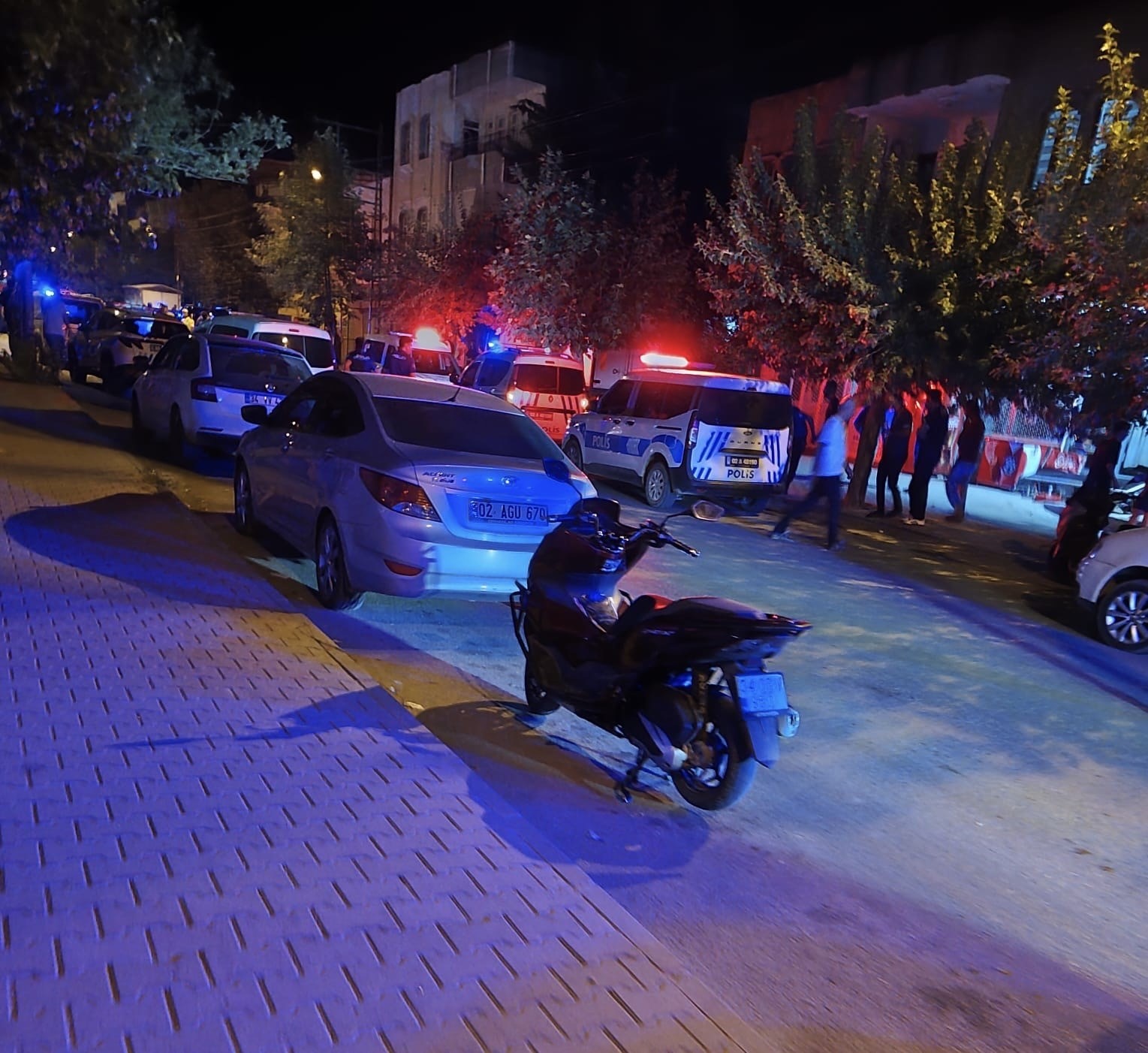 adiyaman-da-akrabalar-arasinda-kavga-1-i-polis-4-yarali