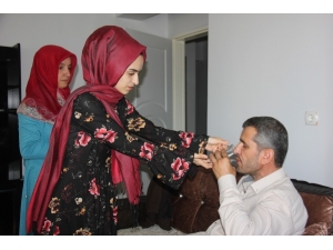 Parmağında Başladı, Şimdi Tüm Vücudu Titriyor