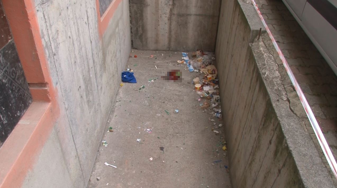 kucukcekmece-de-bina-bosluguna-dusen-kadin-agir-yaralandi