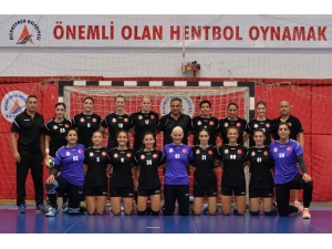 Muratpaşa Kadın Hentbol Takımı Tur Peşinde