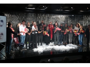 “Oyalananlar” Alkış Topladı