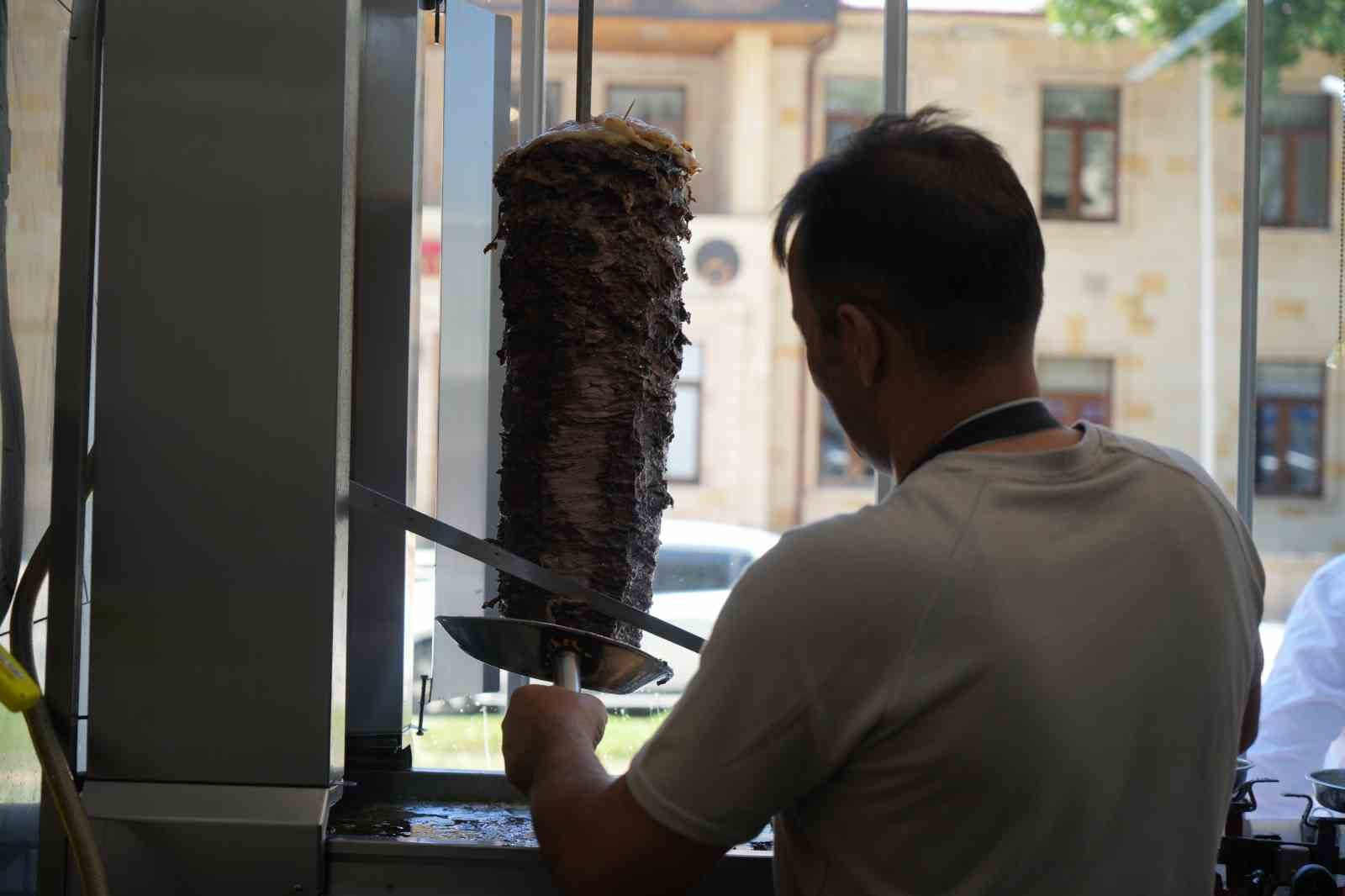 bayburt-ta-kavurucu-sicaklar-serinlik-arayisini-artirdi