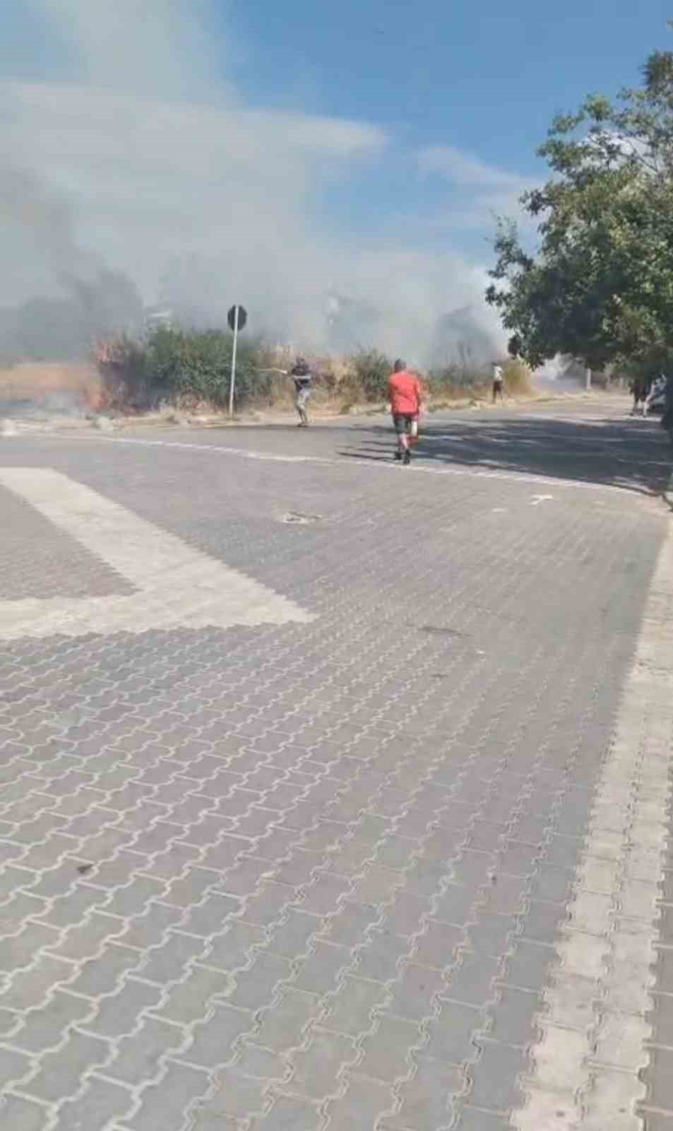 trafonun-patlamasi-sonucu-cikan-yangin-tatilcilere-panik-yasatti