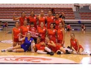 Antalyaspor Kadın Voleybol Takımı Ligdeki 3.maçına, Pazar Günü Çıkacak
