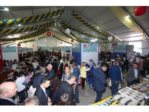 1 Milyon Kitabın Yer Aldığı Fuara Yoğun İlgi